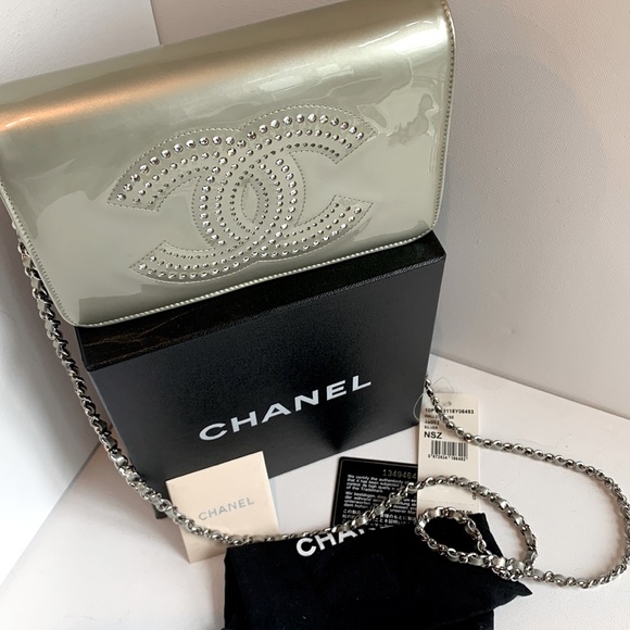 🤍 CHANEL Metallic Silver Studded Vinyl Vegan Swarovski Crystal WOC Wallet Chain🤍 - Picture 10 of 17